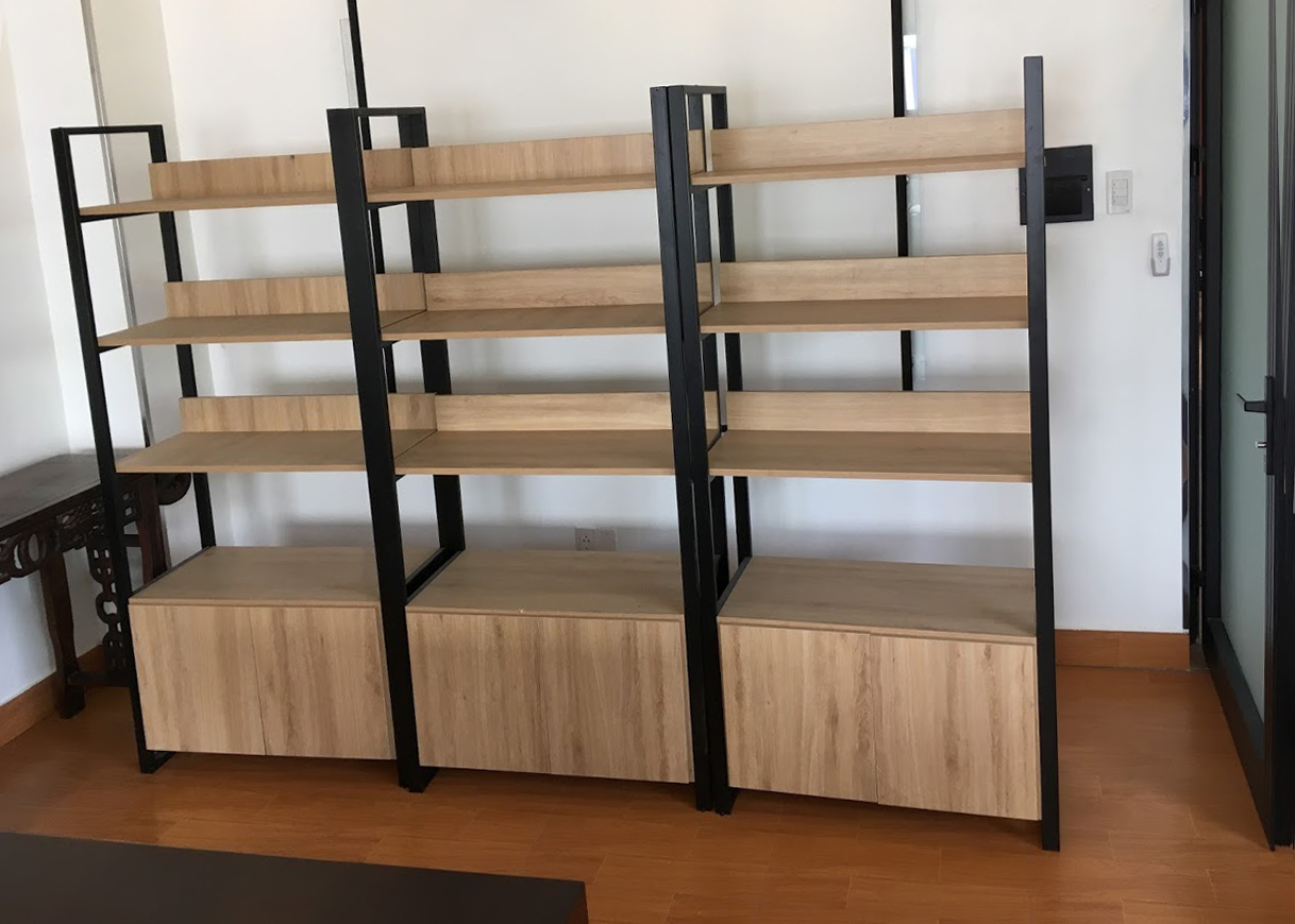 ke sach trang tri co tu duoi go cao su khung sat ghz 3239 4