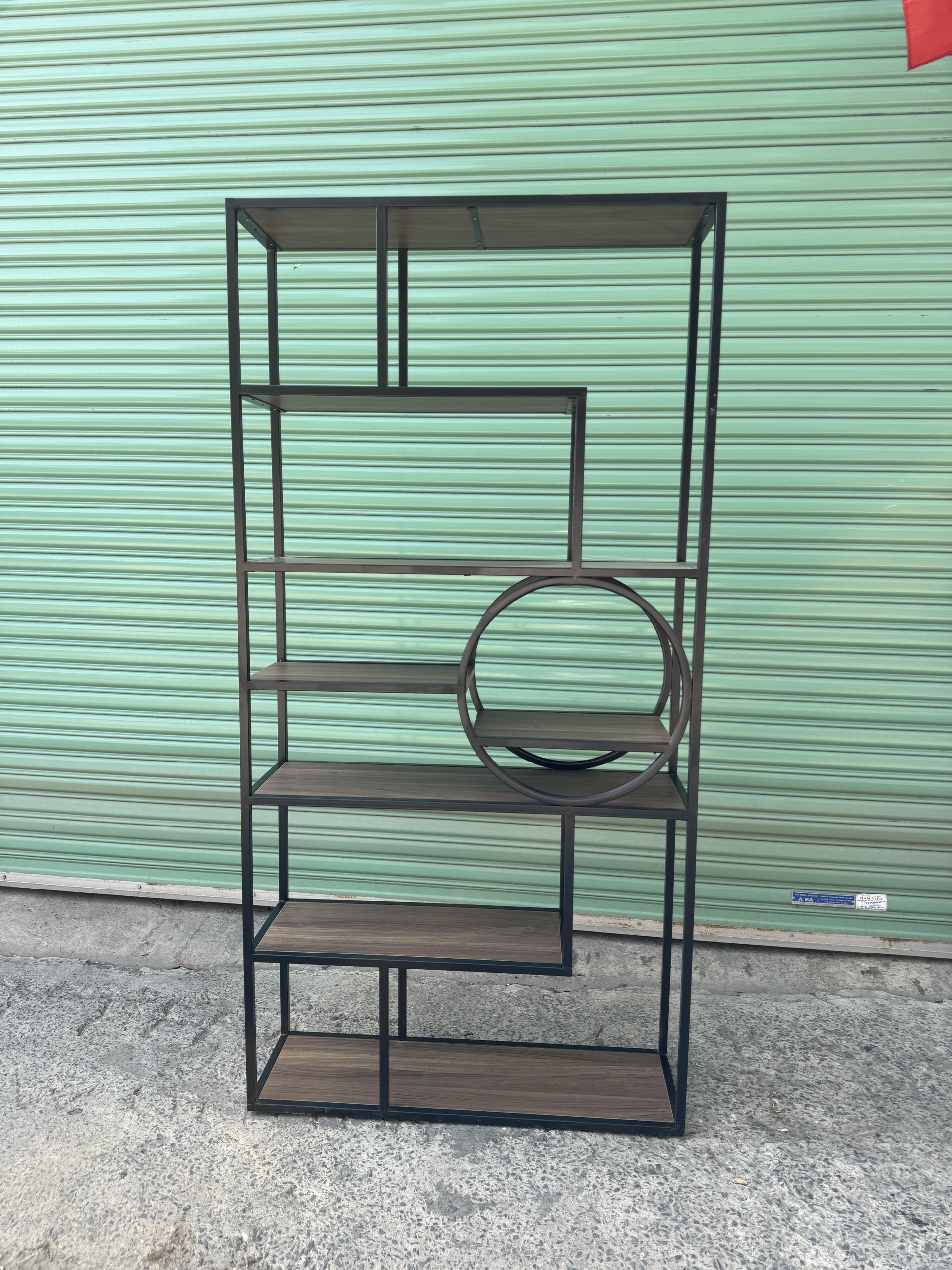 Kệ trang trí khung sắt mặt gỗ GHS-10606 9 Kệ trang trí khung sắt mặt gỗ GHS-10606 - Ảnh 7