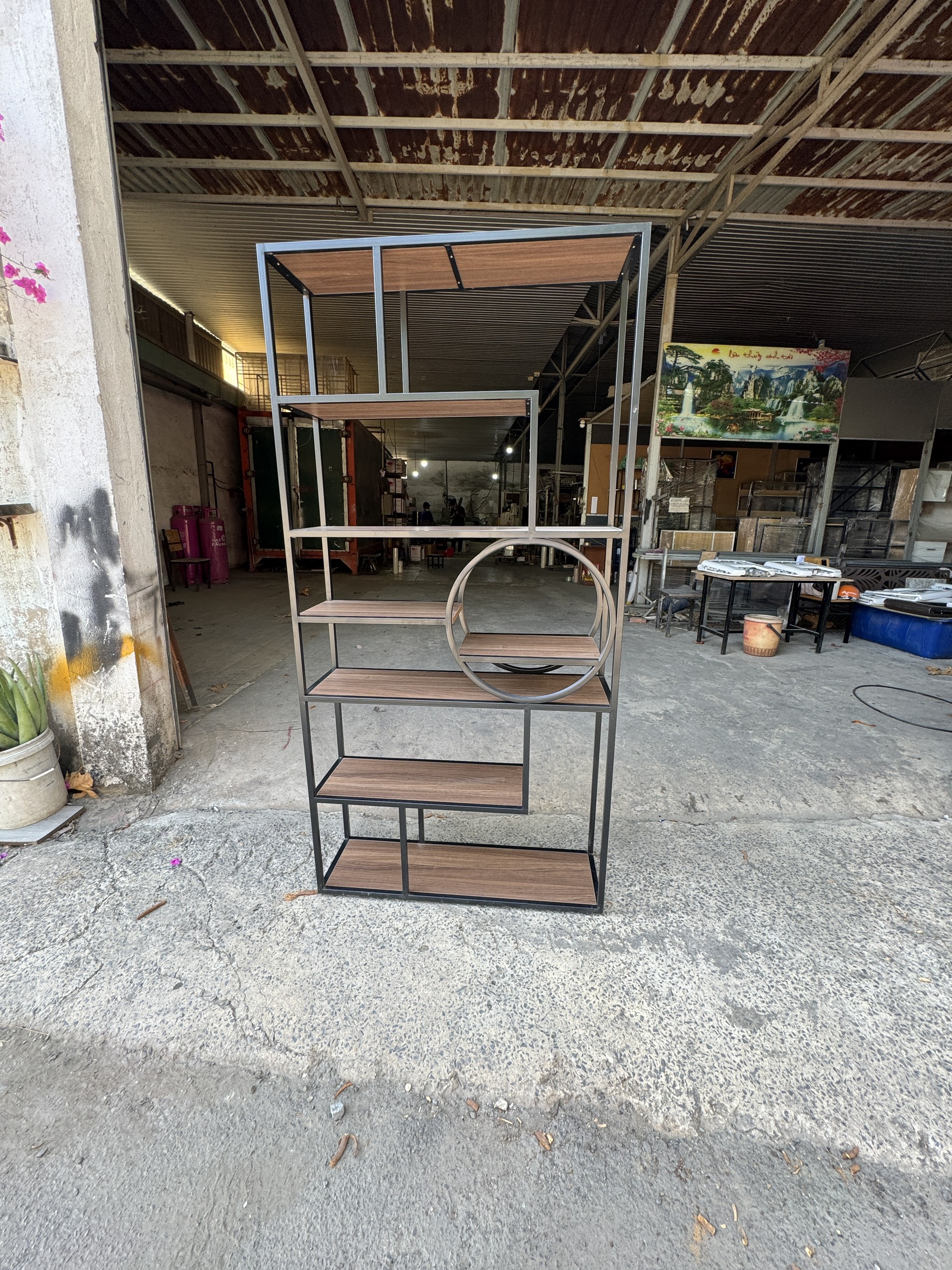 Kệ trang trí khung sắt mặt gỗ GHS-10606 7 Kệ trang trí khung sắt mặt gỗ GHS-10606 - Ảnh 5