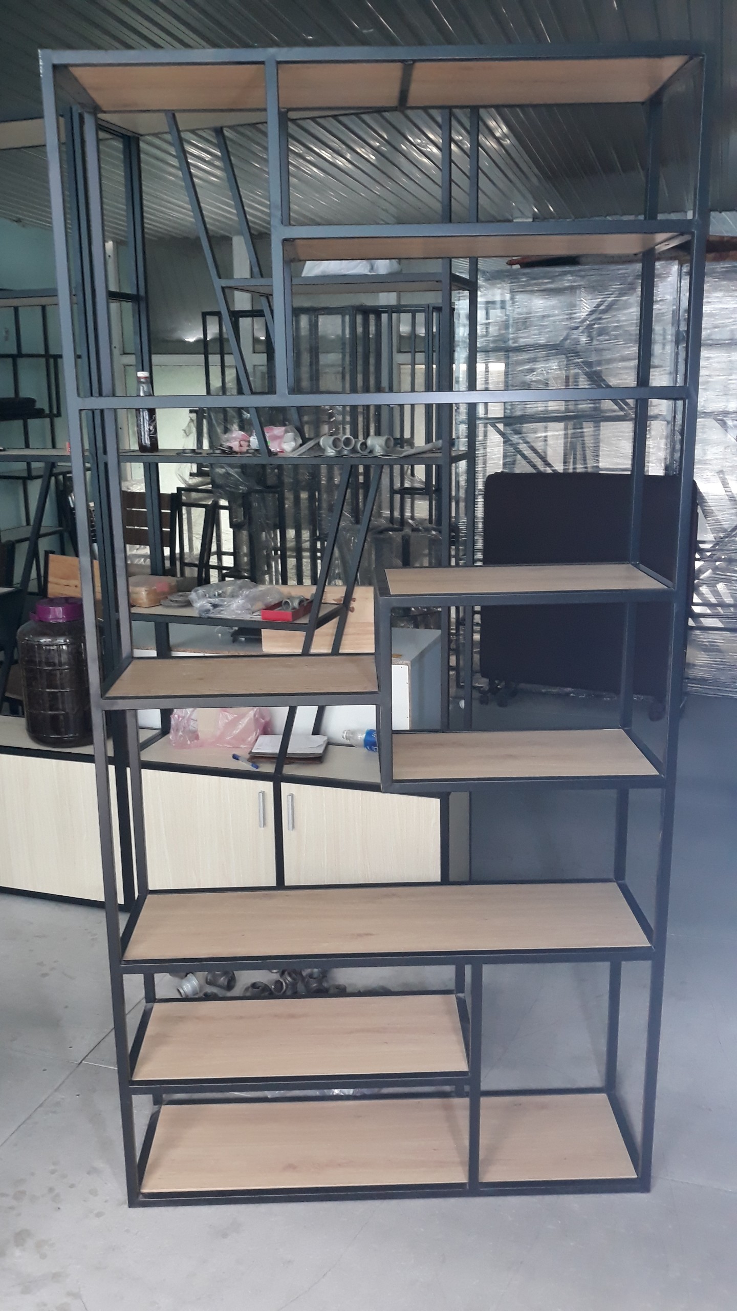 Kệ trang trí khung chân sắt mặt gỗ SGH-1719 7 Kệ trang trí khung chân sắt mặt gỗ SGH-1719 - Ảnh 5