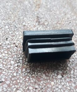 Alternative view of Bịt nhựa chữ nhật 20×40 có lỗ màu đen SGH-1956